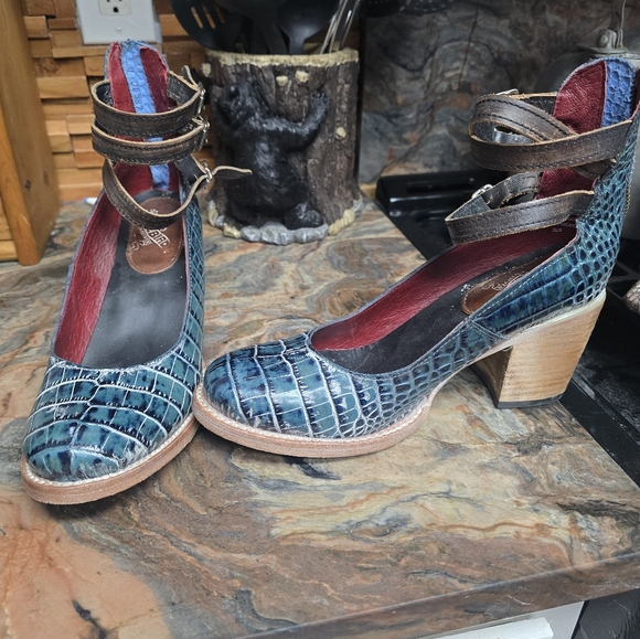 freebird Shoes - Freebird Blue Croc-Embossed Heels